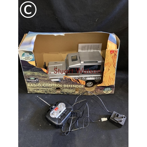 699 - Land Rover defender radio controlled vehicle