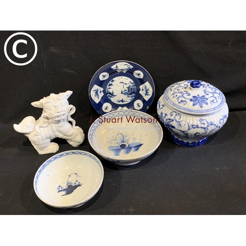 738 - Blanc De Chine Dog of foe, four pieces or oriental blue and white china