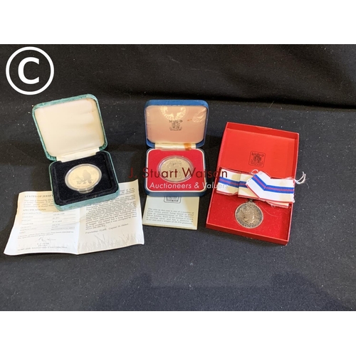 785 - Two Silver Proof Crowns and 1952-1977 Silver Jubilee medal