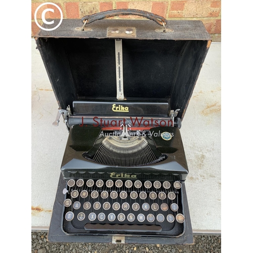 831 - Erika portable Vintage typewriter