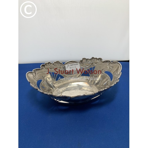 853 - Continental Silver basket marked on base 800 Eugen Marcus 5.85 ozt, width 21 cms height 7.5 cms