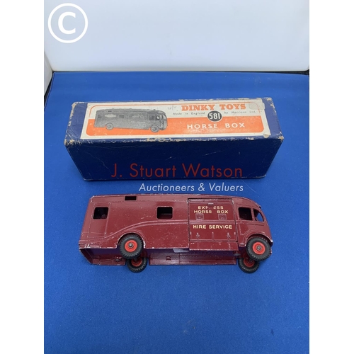 883 - Dinky boxed horse box