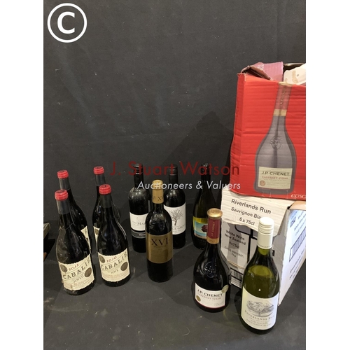 952 - Twenty bottles of red and white wine