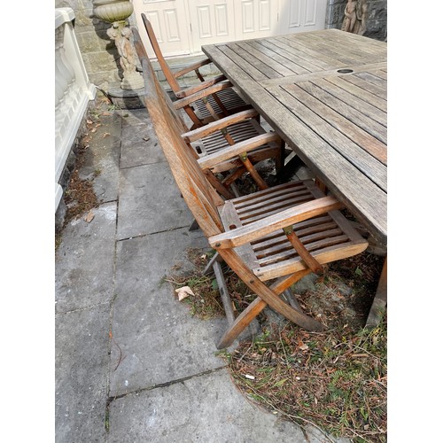 347 - A very large extending hardwood garden table together with a compelte set of 10 folding hardwood car... 