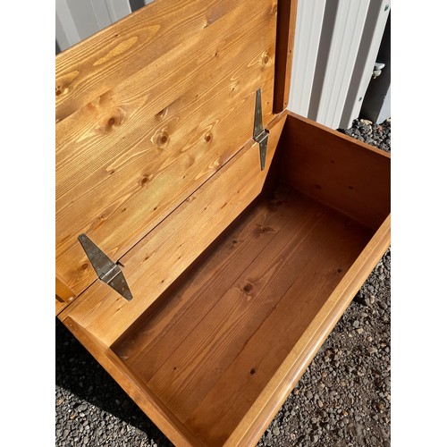 265 - A pine blanket box