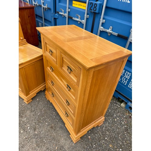 298 - A good quality American light oak Bedroom pair consisting of tallboy chest of five together with dre... 