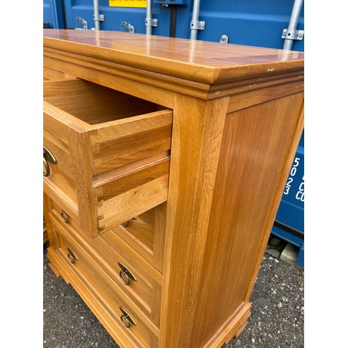 298 - A good quality American light oak Bedroom pair consisting of tallboy chest of five together with dre... 