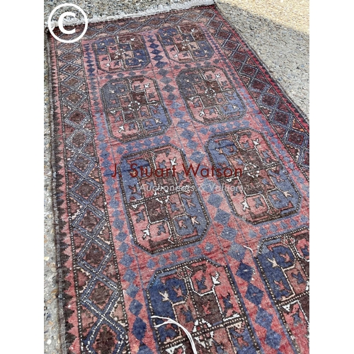 268 - Worn oriental rug 105x195