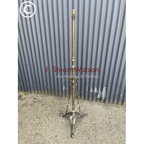 269 - A telescopic floor standing lamp