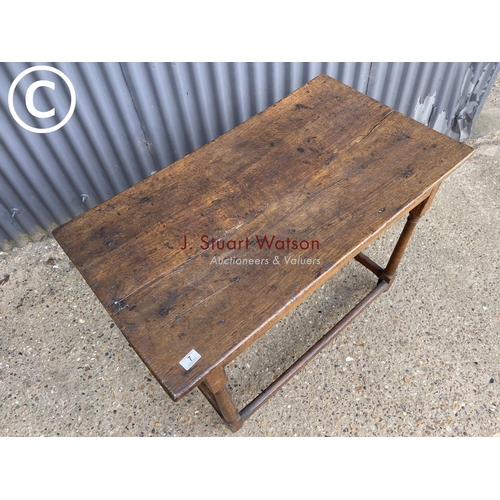 7 - An antique oak table 102x60x72