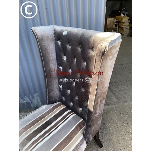 77 - A modern crush velvet button button back bedroom chair