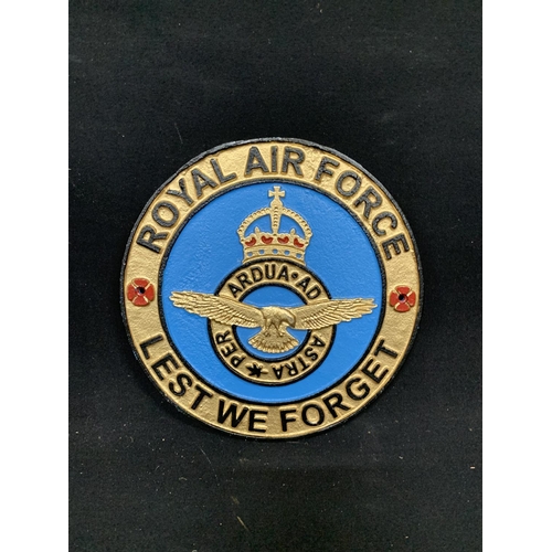 622 - RAF cast iron plaque, diameter 24cms