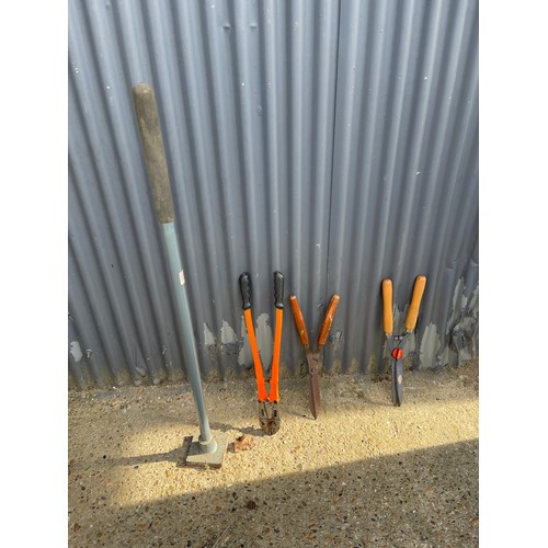 360t - Square rammer, bolt cutter and two pairs shears