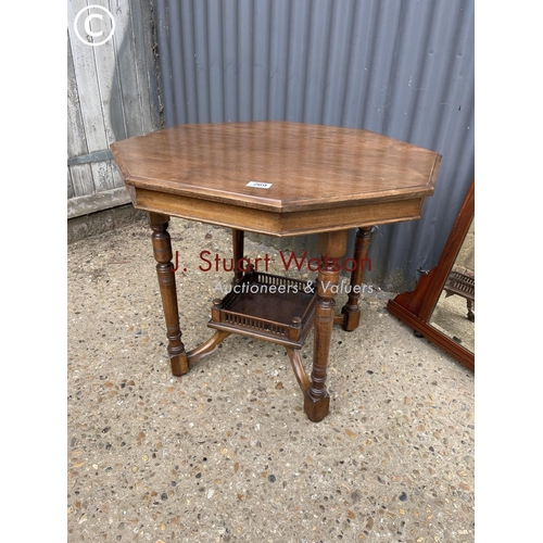 269 - An Edwardian mahogany occasional table together with an Edwardian mirror