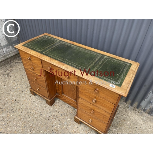 290 - A  Victorian compact satinwood kneehole desk with green leather top  117x45 x77