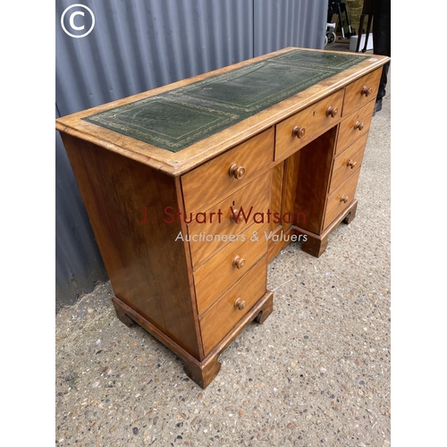 290 - A  Victorian compact satinwood kneehole desk with green leather top  117x45 x77