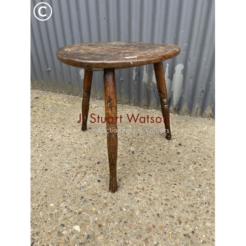 305 - An early elm cricket table 55cm round 65cm high