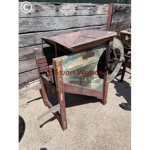 490M - A vintage threshing machine