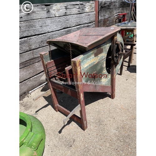 490M - A vintage threshing machine
