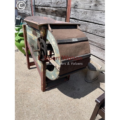 490M - A vintage threshing machine