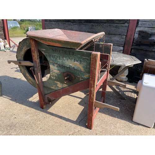 490M - A vintage threshing machine