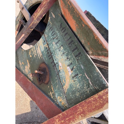 490M - A vintage threshing machine