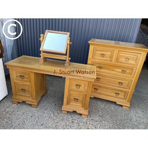 249 - A good quality American light oak bedroom pair consisting of tallboy chest and a dressing table with... 