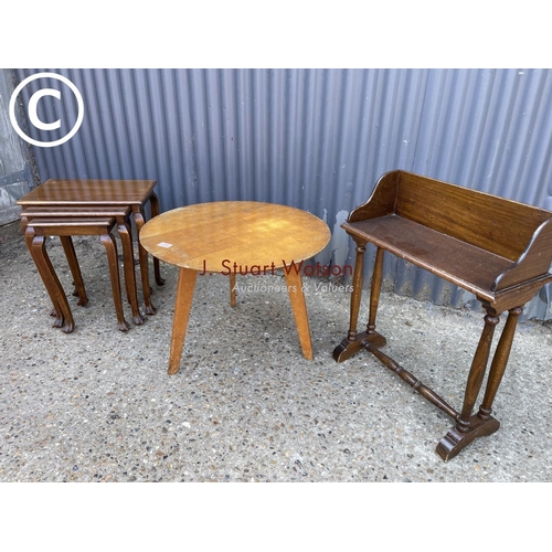 258 - Retro table, nest of three and book rack