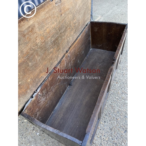298 - An early oak blanket box coffer 135x50x60