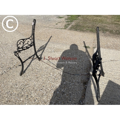 482 - Iron bench frame