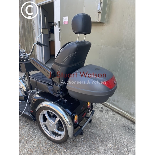 492 - A drive sport rider tricycle mobility scooter with key and charger in working order. 
Dimensions 165... 