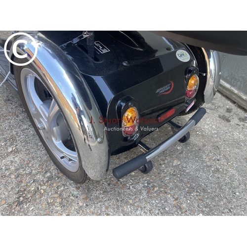 492 - A drive sport rider tricycle mobility scooter with key and charger in working order. 
Dimensions 165... 