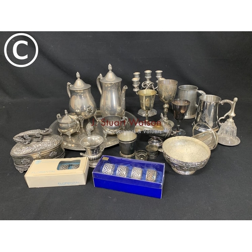 600 - Collection of platedware