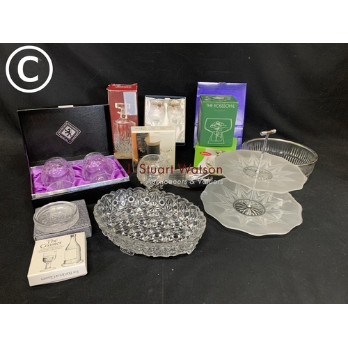 629 - Assorted glassware including cake plate