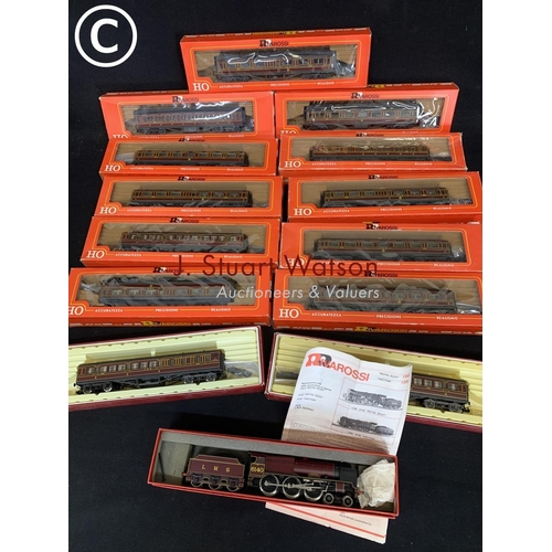 782 - Rivarossi HO guage Hector Loco & Tender and thirteen carriages all boxed