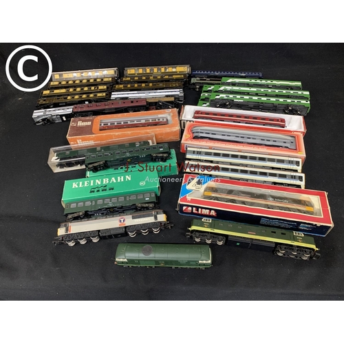 786 - Five 00 guage locos and collection of carriages,  some boxed