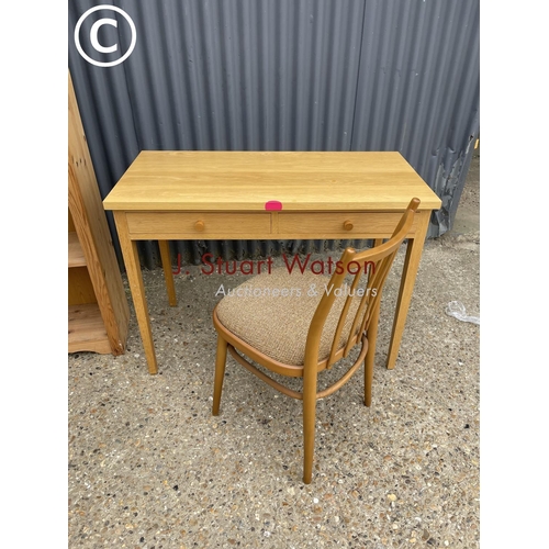 298 - A MODERN LIGHT OAK DESK, PINE BOOKCASE AND A CHAIR