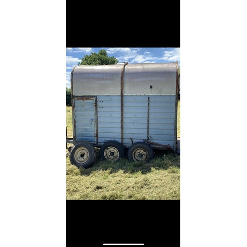 497 - A Laurie Pony Trailer for restoration or conversion. Aluminium Roof & Sides. 245x140 floor space