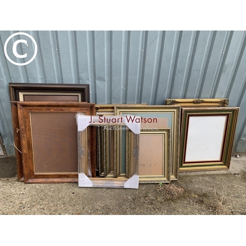 Quantity of picture frames