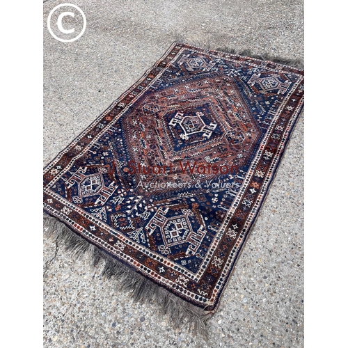 114 - A blue and red pattern oriental rug 140x215