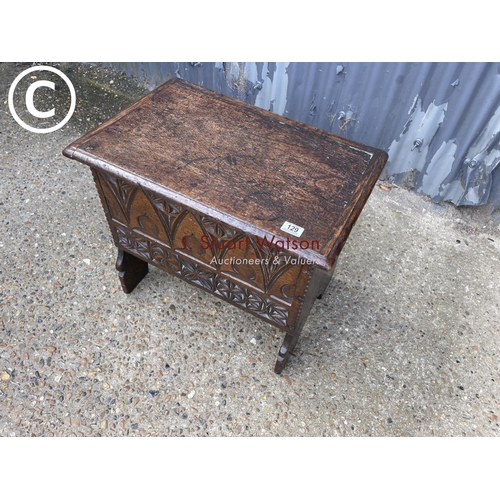 129 - A small oak blanket box