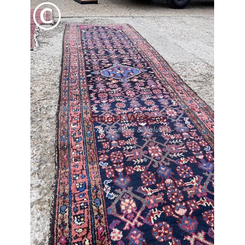 150 - A long red oriental pattern runner rug 320x94