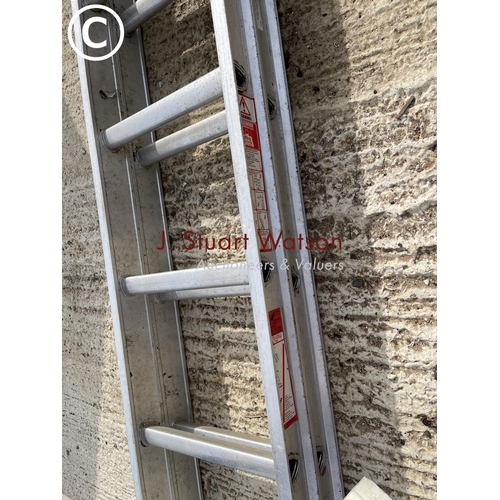 469 - An aluminium extending ladder