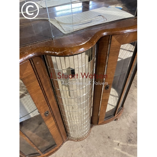 49 - An early 20th century walnut cabinet with rotating central mirror section