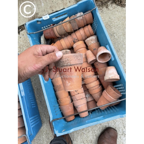 492 - A tray of approx 70 vintage terracotta garden pots