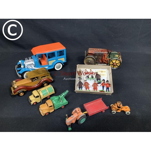 725 - 2 Dinky models, 2 Tin Plate Car, and lead soldiers