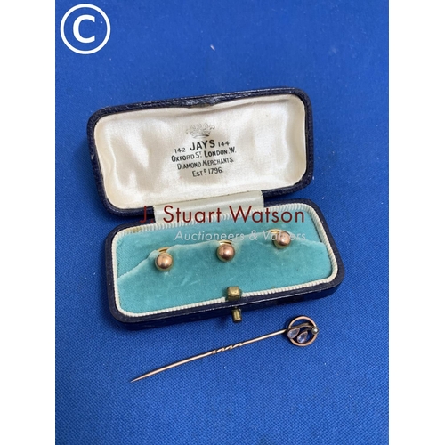 843 - Set of three 9ct Gold collar studs in original leather box, 9ct Gold tie pin, total weight 2.9 gms