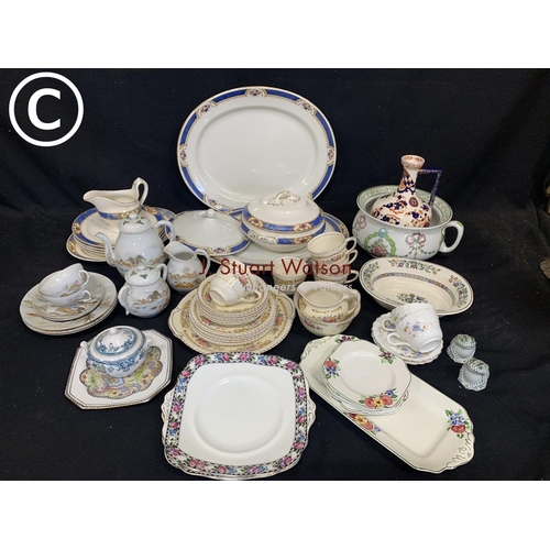 917 - Assorted vintage tea/dinnerware and chamber pot (2)