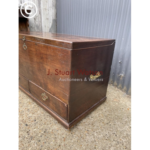 95 - A Georgian mahogany blanket box / mule chest 122x60x75