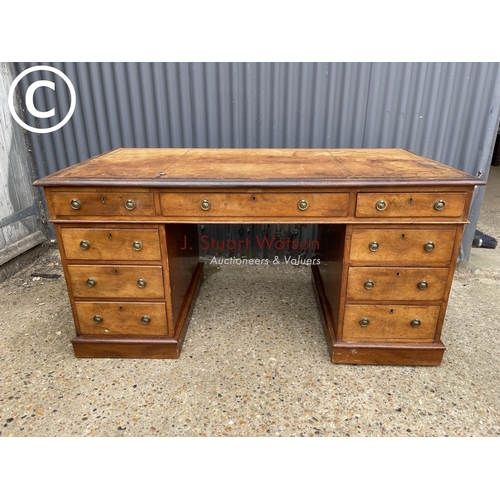 96 - A victorian mahogany pedestal desk with a gold leather top 152x79x77